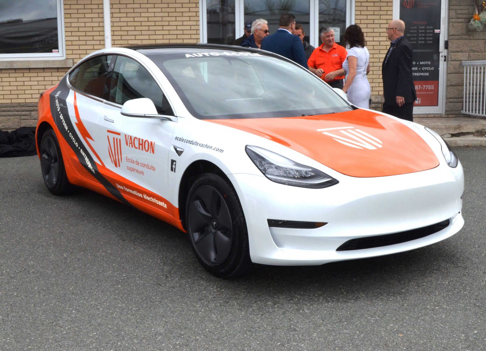 Apprendre à conduire… en Tesla!