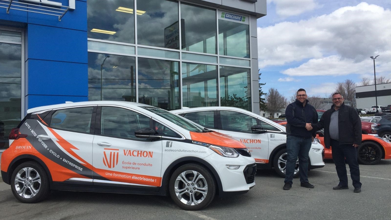 Deux autos électriques pour Vachon école de conduite